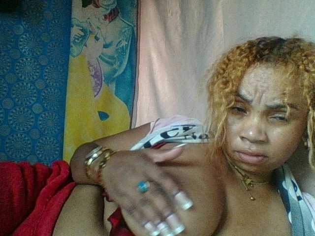 Amanah – webcam model profile photo