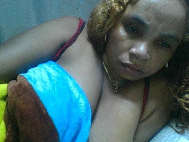 Amanah's BongaCams show and profile