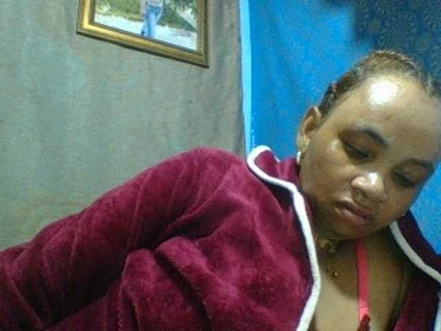 Amanah's BongaCams show and profile