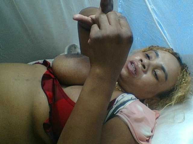 Amanah's BongaCams show and profile