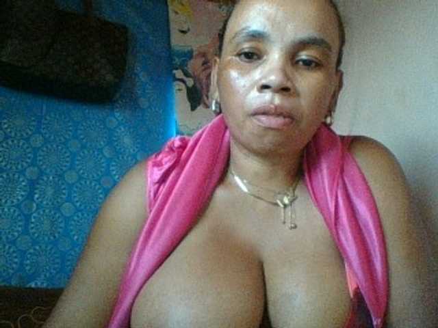 Amanah's BongaCams show and profile