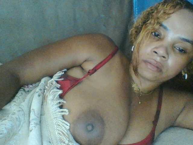 Amanah's BongaCams show and profile