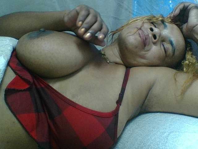 Amanah's BongaCams show and profile