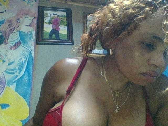 Amanah's BongaCams show and profile