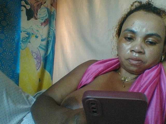 Amanah's BongaCams show and profile