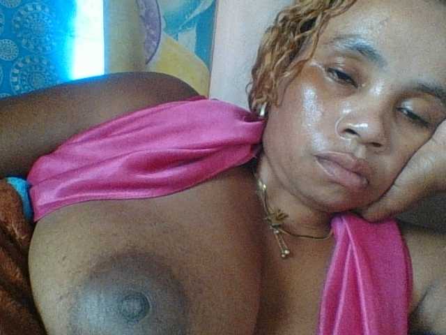 Amanah's BongaCams show and profile