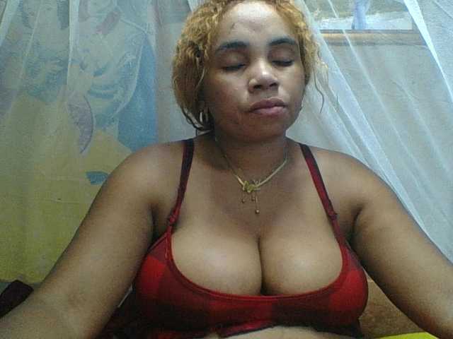 Amanah's BongaCams show and profile