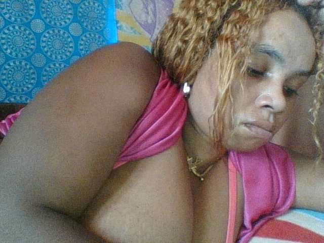 Amanah's BongaCams show and profile