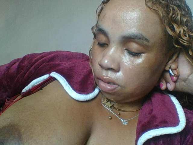 Amanah's BongaCams show and profile