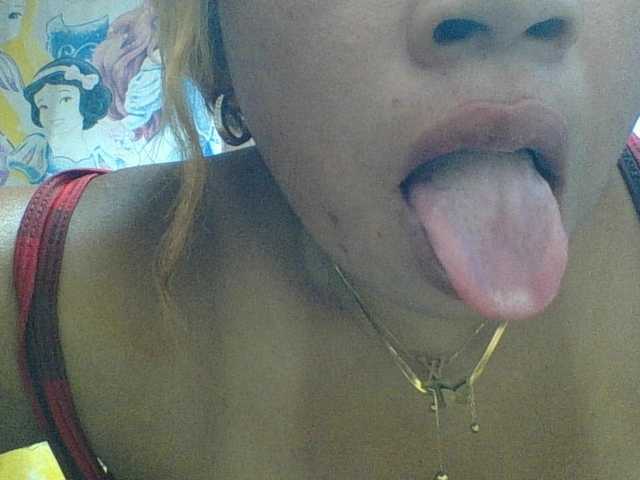 Amanah's BongaCams show and profile