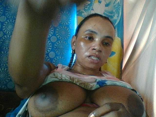 Amanah's BongaCams show and profile