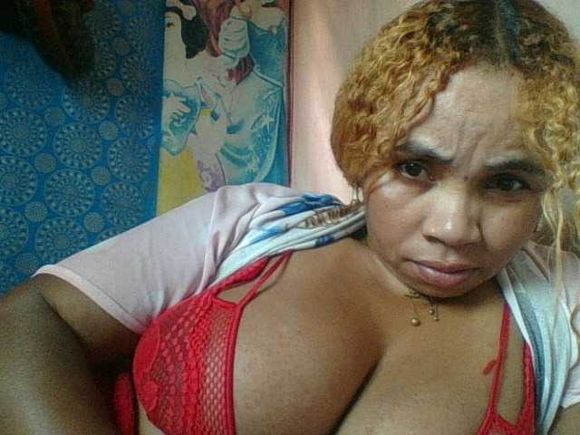 Amanah's BongaCams show and profile