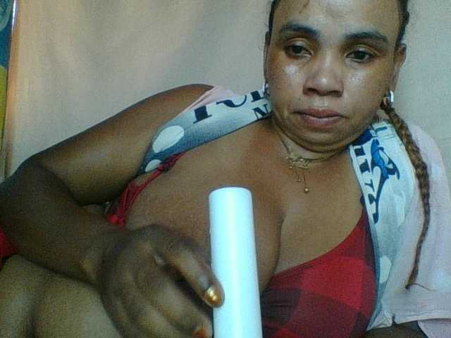 Amanah's BongaCams show and profile