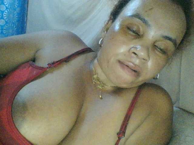 Amanah's BongaCams show and profile