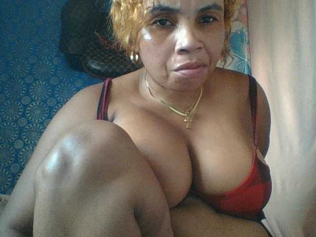 Amanah's BongaCams show and profile