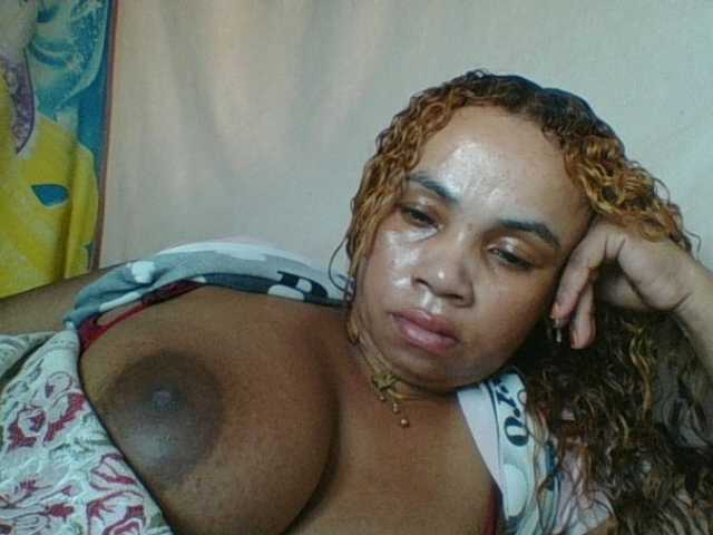 Amanah's BongaCams show and profile