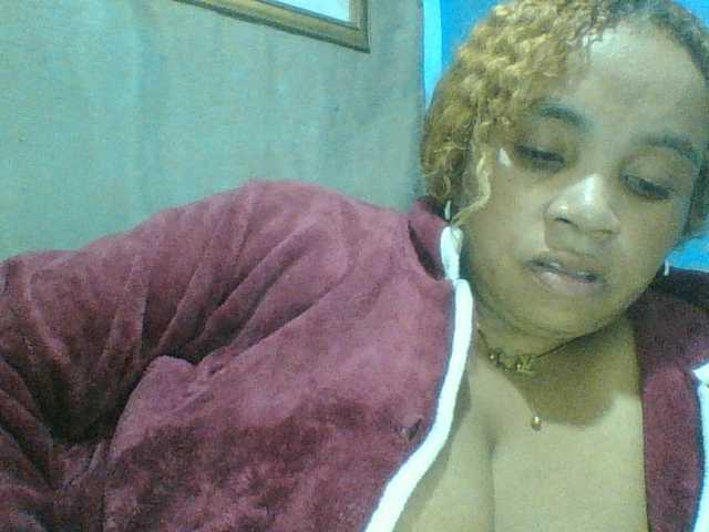 Amanah's BongaCams show and profile