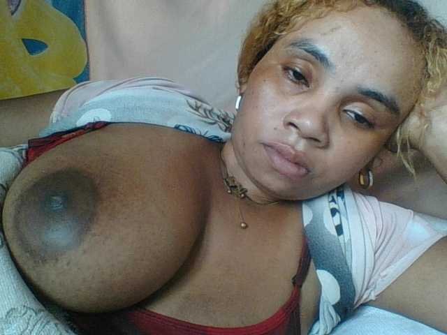 Amanah's BongaCams show and profile