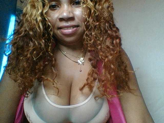 Amanah's BongaCams show and profile