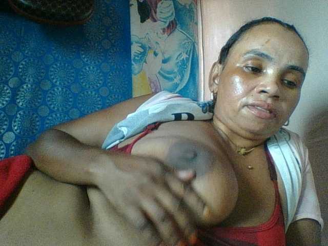 Amanah's BongaCams show and profile