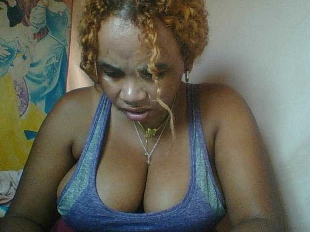 Amanah's BongaCams show and profile