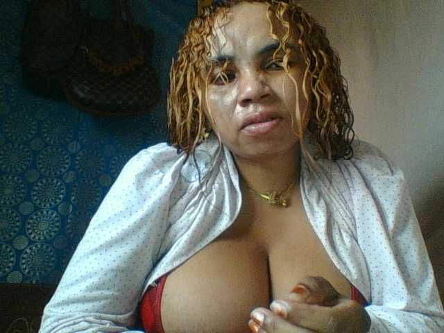 Amanah's BongaCams show and profile