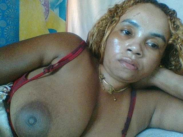 Amanah's BongaCams show and profile