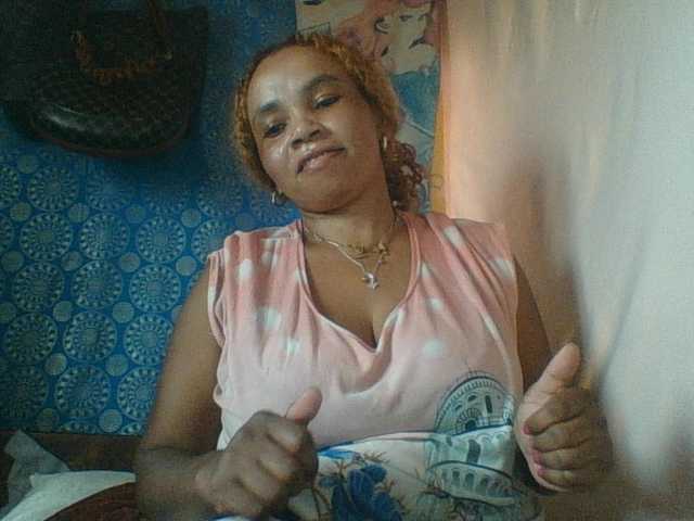 Amanah's BongaCams show and profile