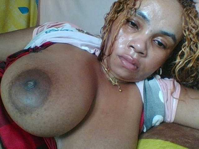 Amanah's BongaCams show and profile