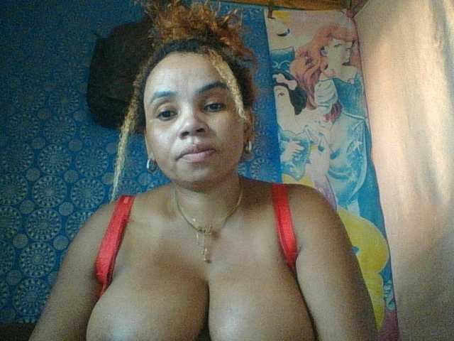 Amanah's BongaCams show and profile