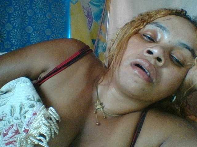 Amanah's BongaCams show and profile