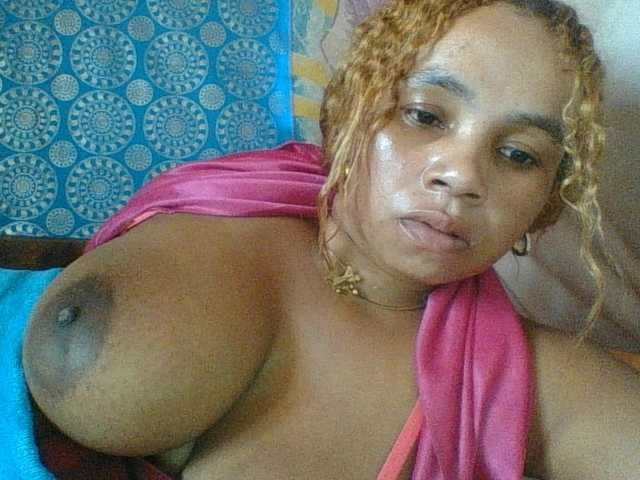 Amanah's BongaCams show and profile