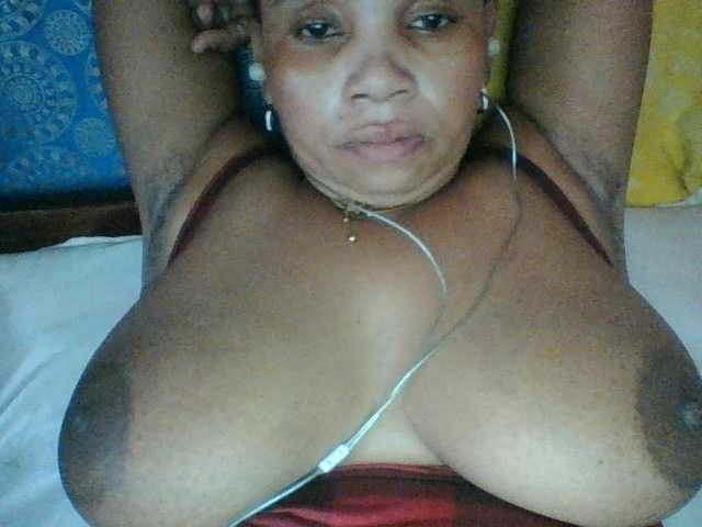 Amanah's BongaCams show and profile