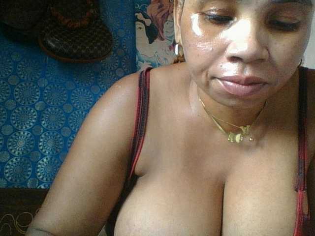 Amanah's BongaCams show and profile