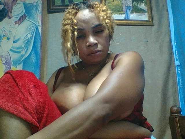 Amanah's BongaCams show and profile