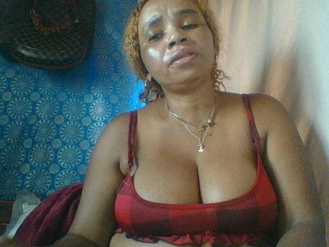 Amanah's BongaCams show and profile