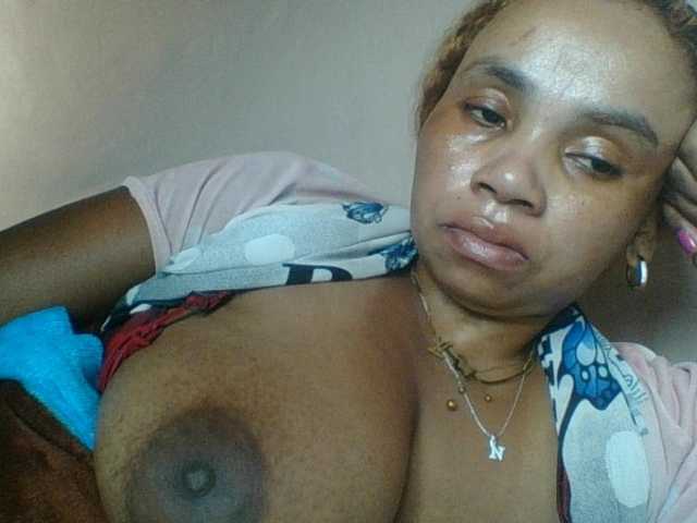 Amanah's BongaCams show and profile