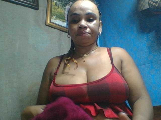 Amanah's BongaCams show and profile