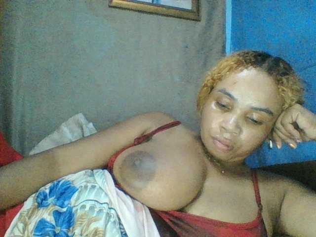 Amanah's BongaCams show and profile