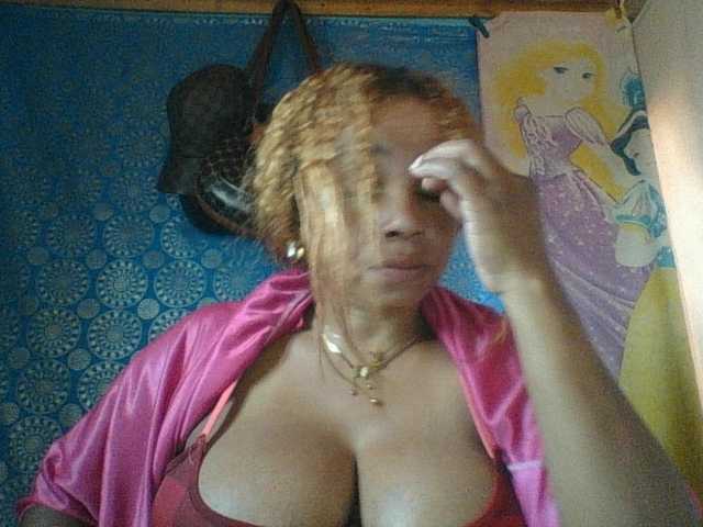 Amanah's BongaCams show and profile