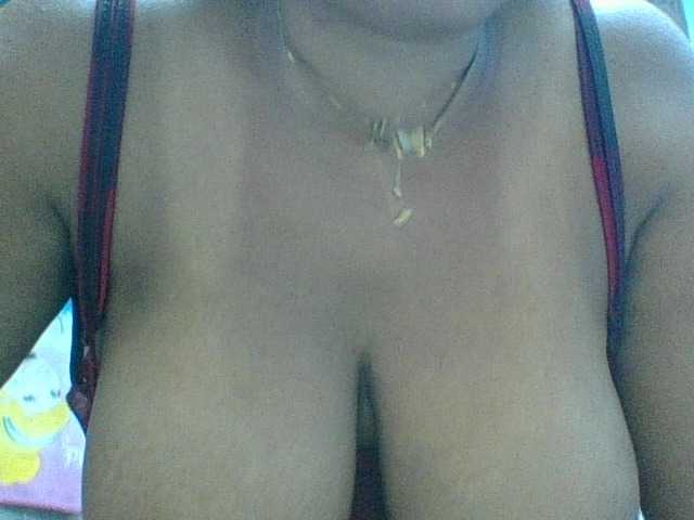 Amanah's BongaCams show and profile