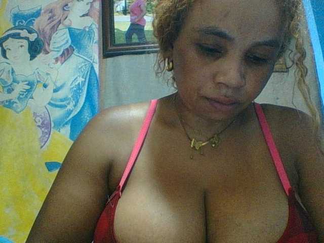 Amanah's BongaCams show and profile