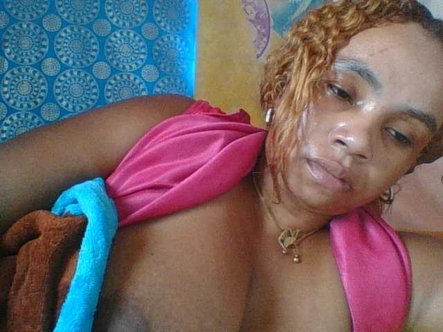 Amanah's BongaCams show and profile