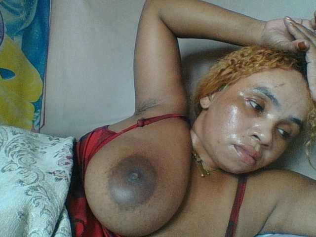 Amanah's BongaCams show and profile