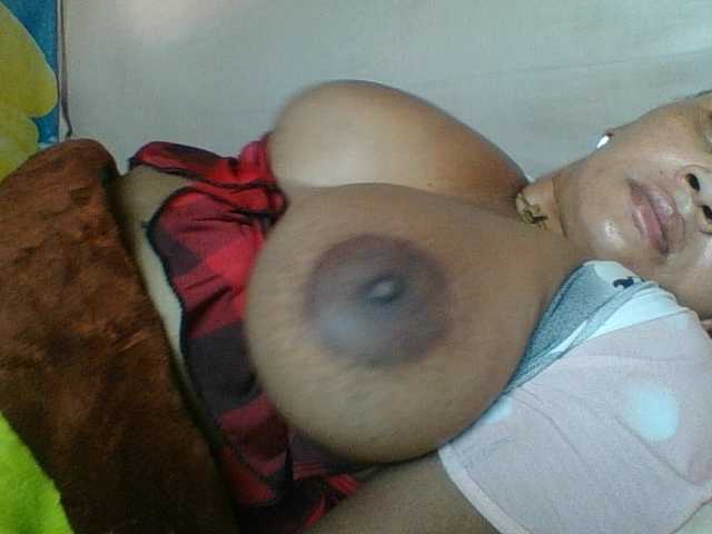 Amanah's BongaCams show and profile