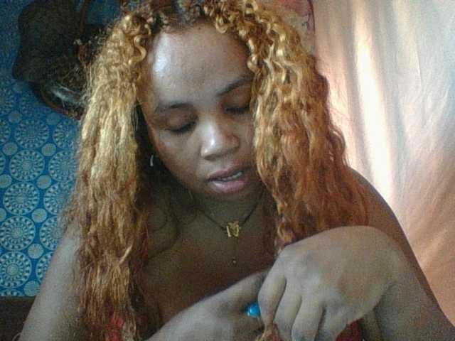 Amanah's BongaCams show and profile