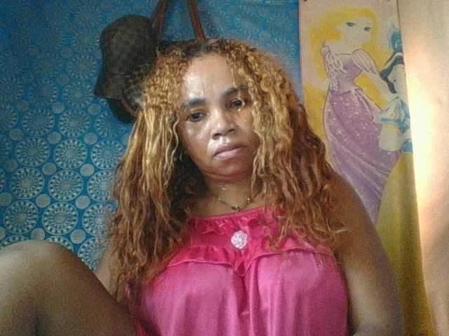 Amanah's BongaCams show and profile