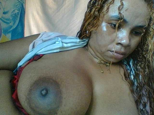 Amanah's BongaCams show and profile