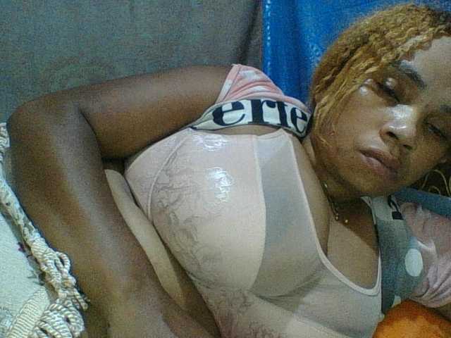 Amanah's BongaCams show and profile