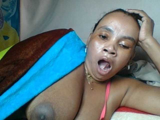 Amanah's BongaCams show and profile